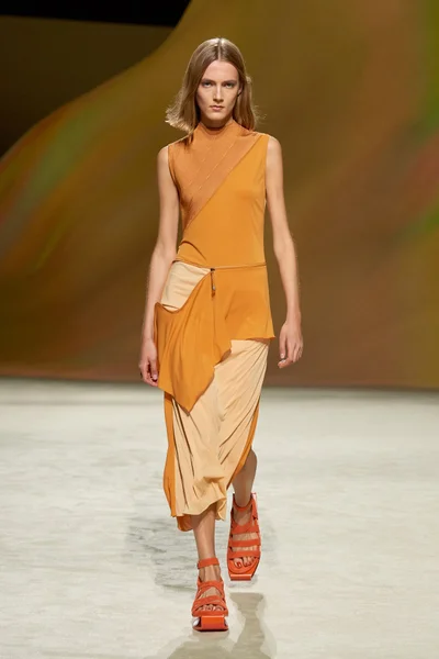 Look 25